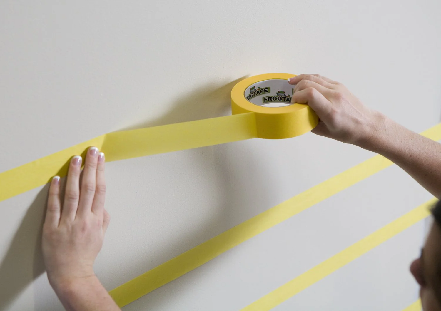 Frog Tape Yellow Delicate Surface Painters Masking Tape 24mm x 41.1m - Image 3