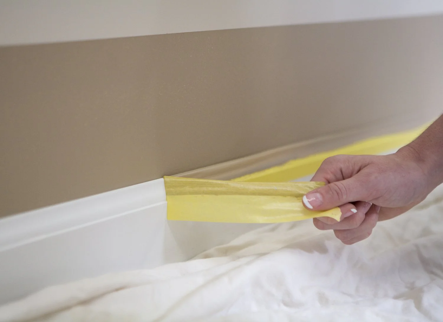 Frog Tape Yellow Delicate Surface Painters Masking Tape 24mm x 41.1m - Image 4