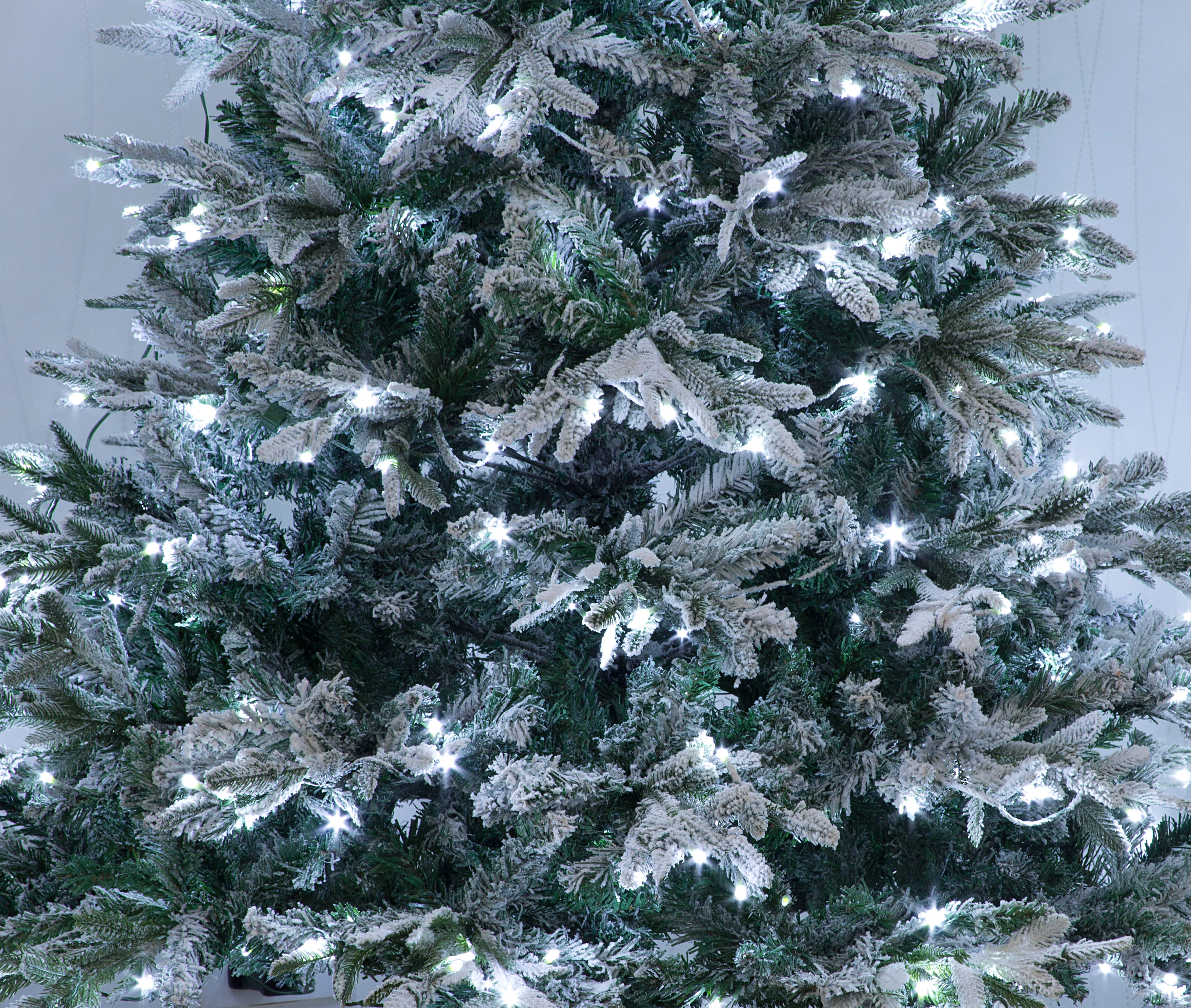 Lapland Fir Pre- Lit Christmas Tree 4ft/120cm - Ice White LEDs - Image 10