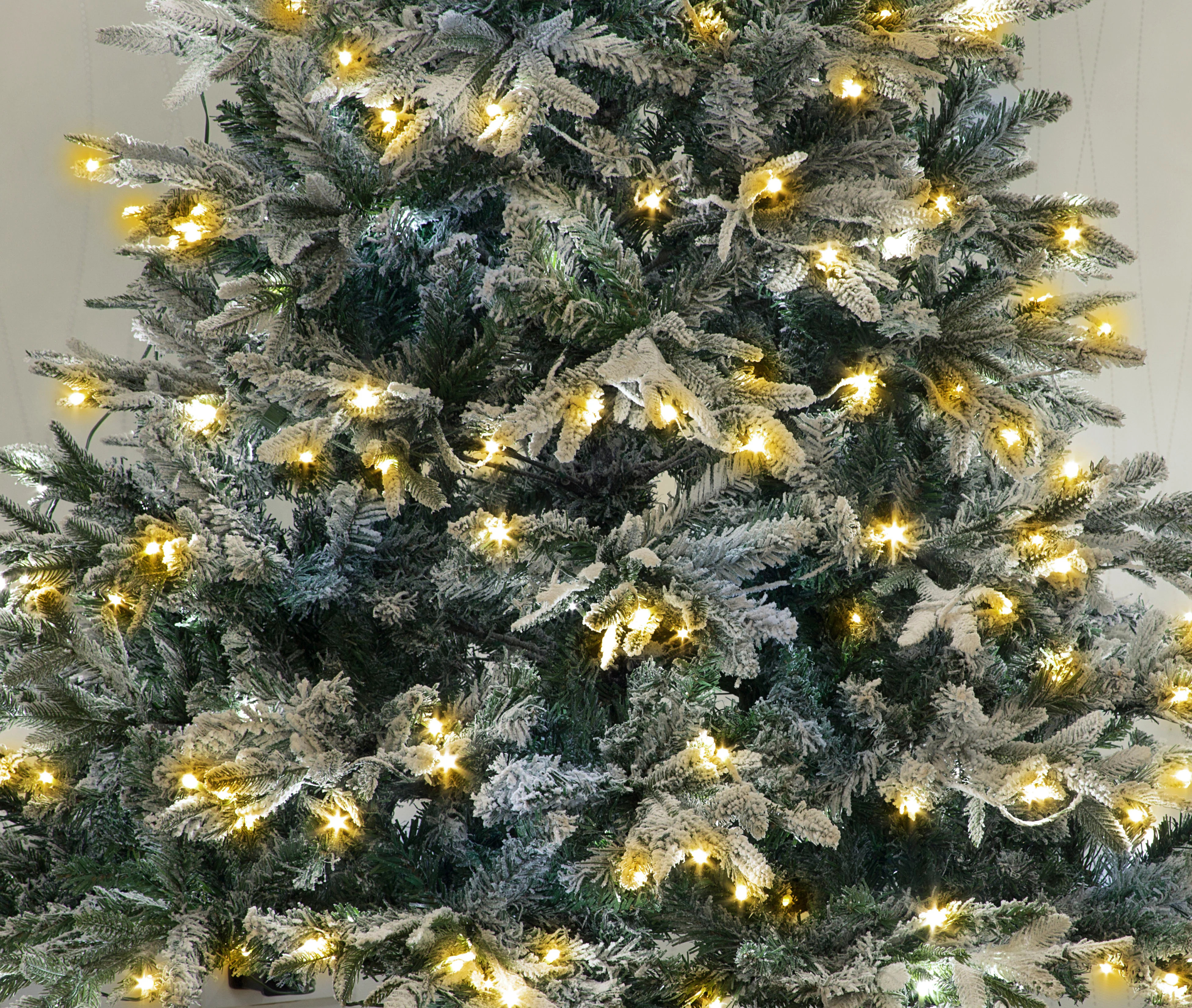 Lapland Fir Pre- Lit Christmas Tree 4ft/120cm - Warm White LEDs - Image 10