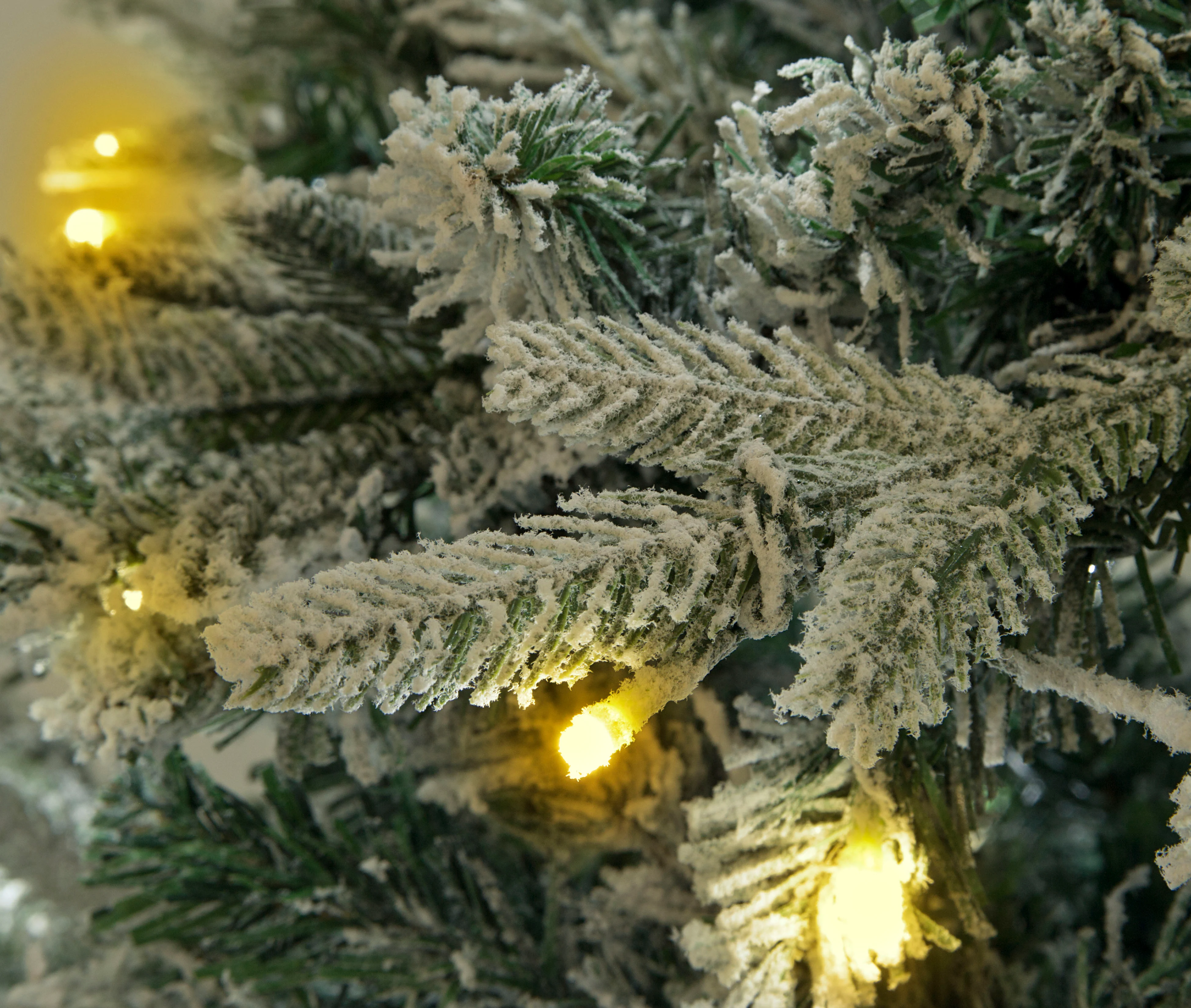 Lapland Fir Pre- Lit Christmas Tree 4ft/120cm - Warm White LEDs - Image 11