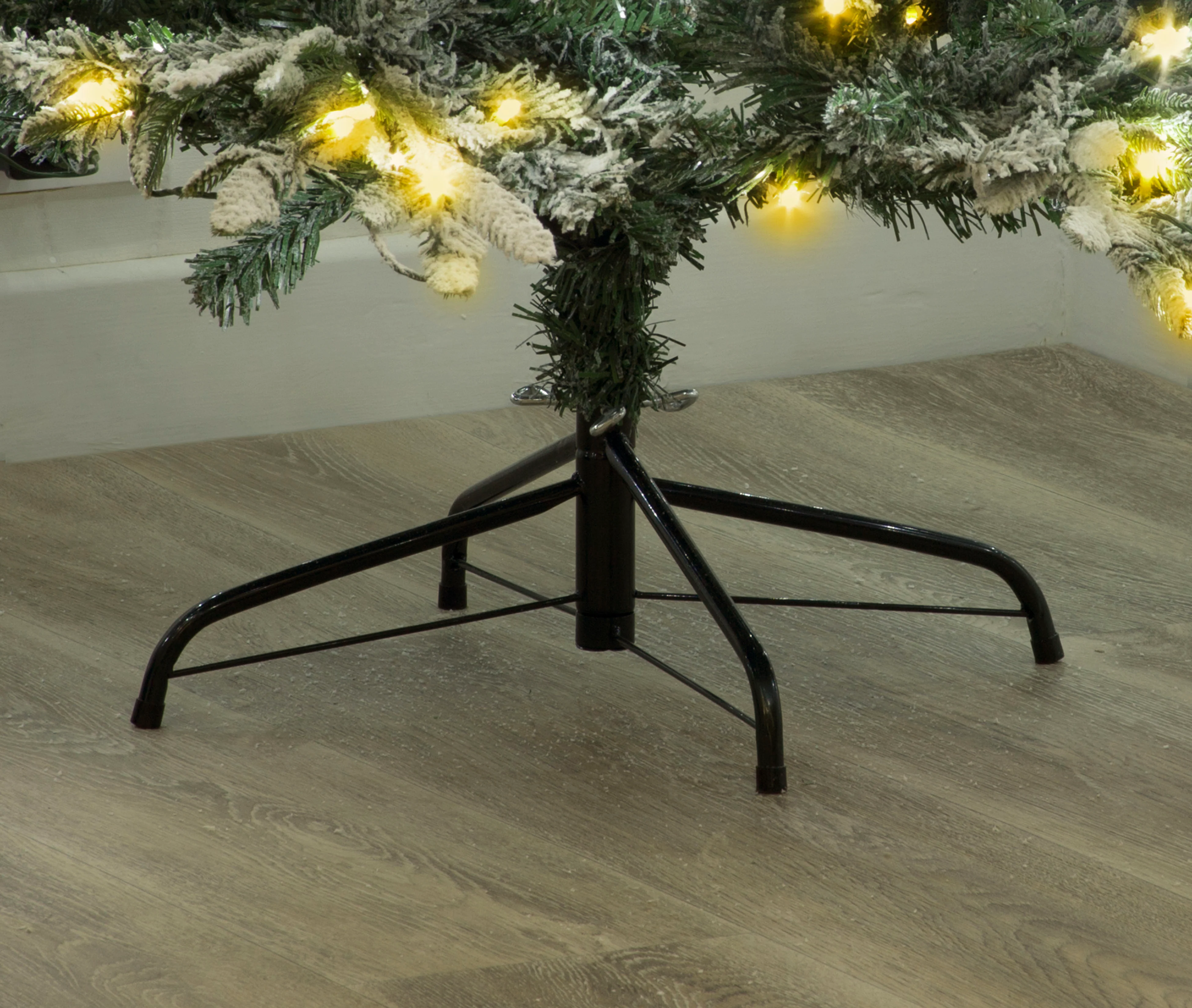 Lapland Fir Pre- Lit Christmas Tree 4ft/120cm - Warm White LEDs - Image 3