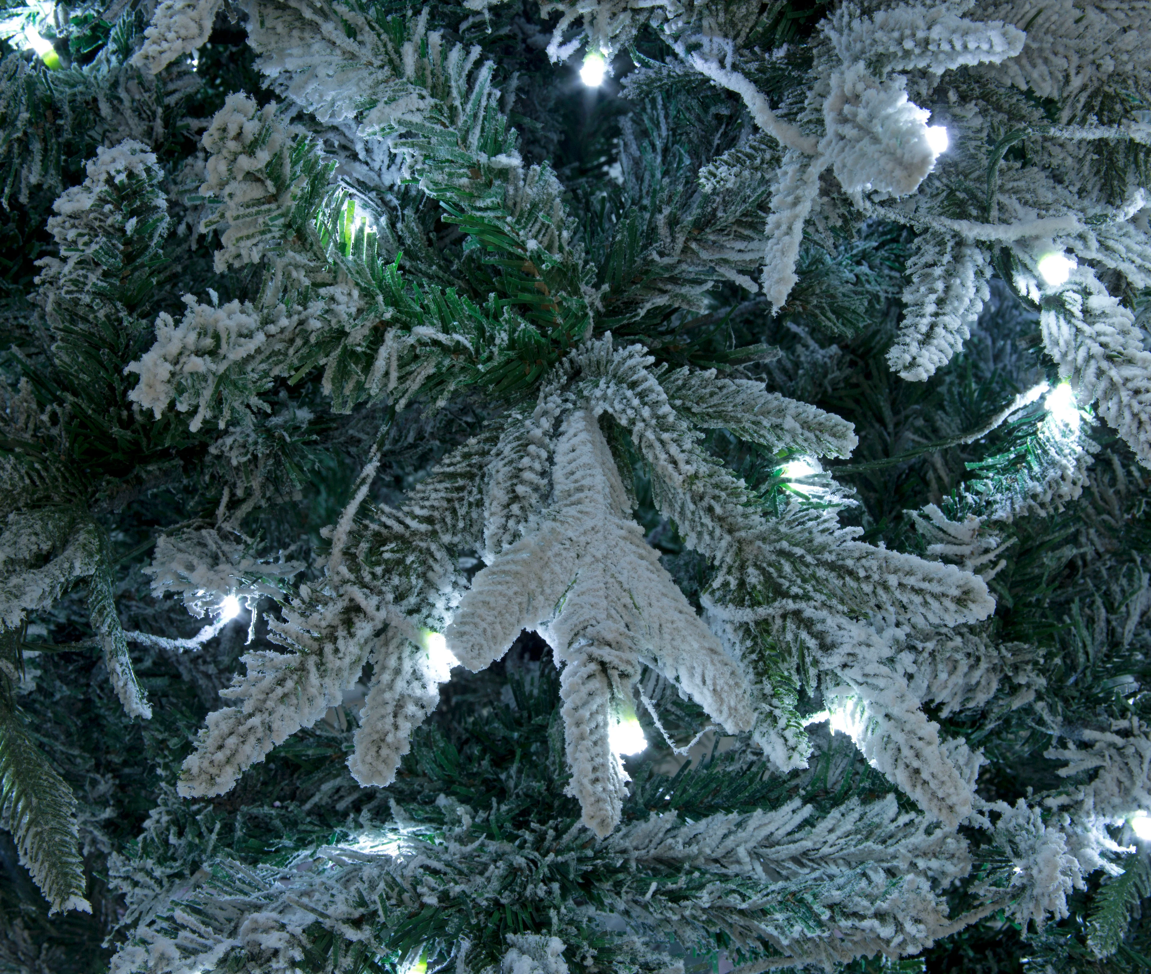 Lapland Fir Pre- Lit Christmas Tree 5ft/150cm - Ice White LEDs - Image 4