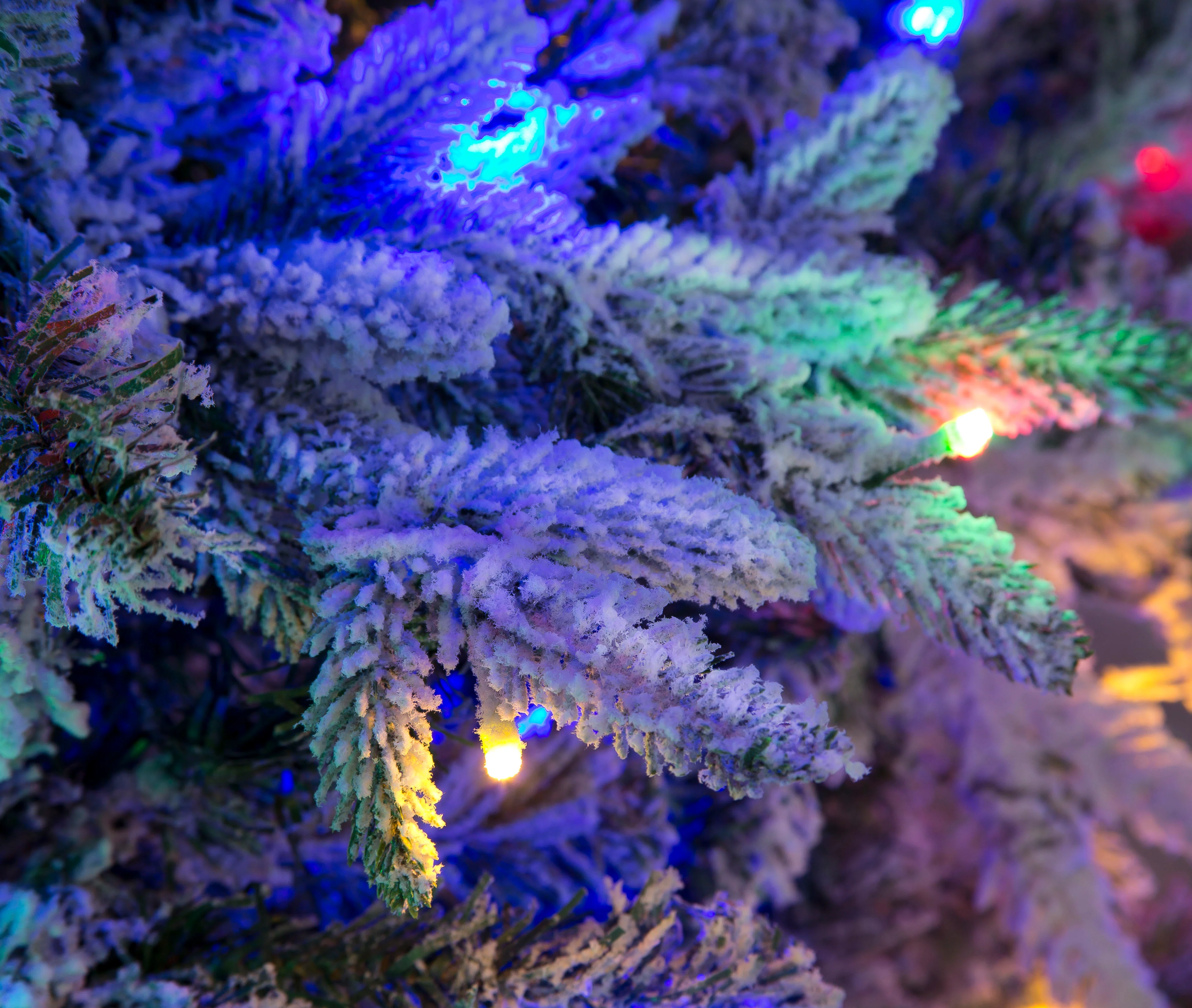Lapland Fir Pre- Lit Christmas Tree 5ft/150cm - Multicoloured LEDs - Image 11