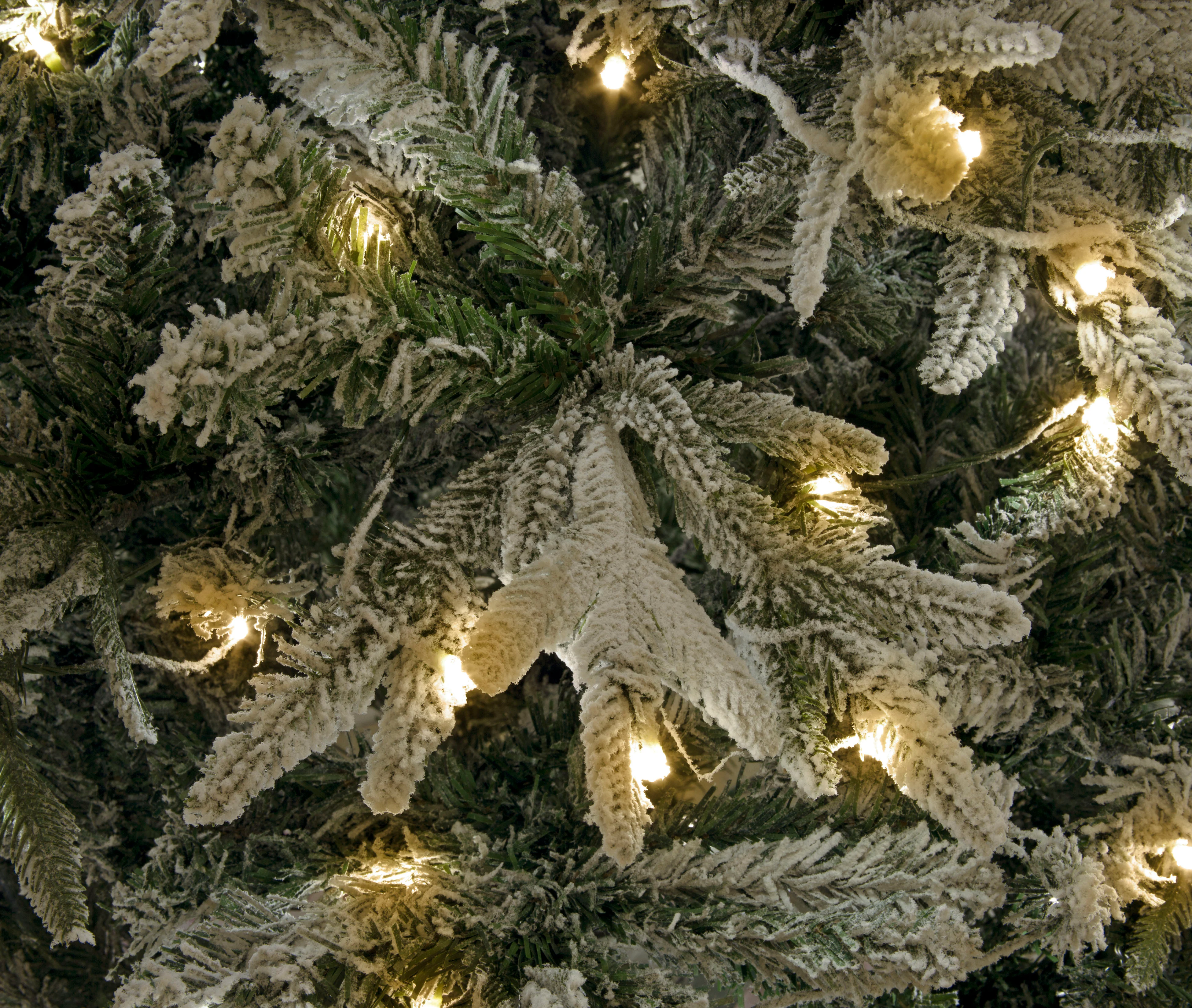 Lapland Fir Pre- Lit Christmas Tree 5ft/150cm - Warm White LEDs - Image 11