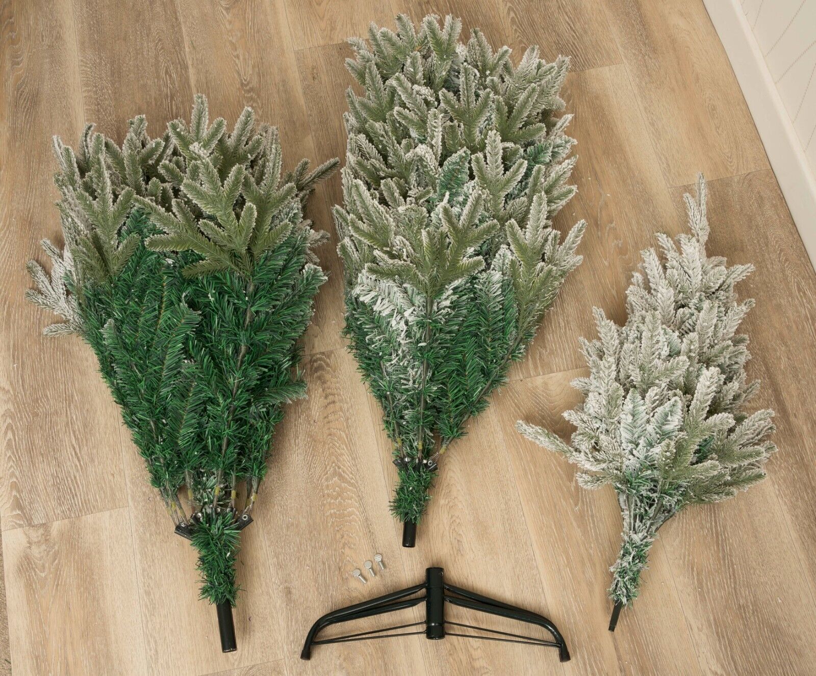 Lapland Fir Snow Flocked Christmas Tree - 4ft/120cm - Image 4