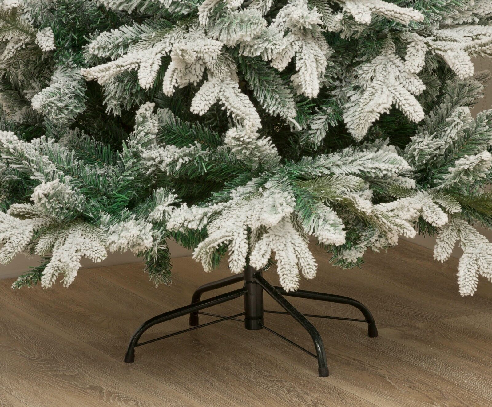 Lapland Fir Snow Flocked Christmas Tree - 4ft/120cm - Image 5