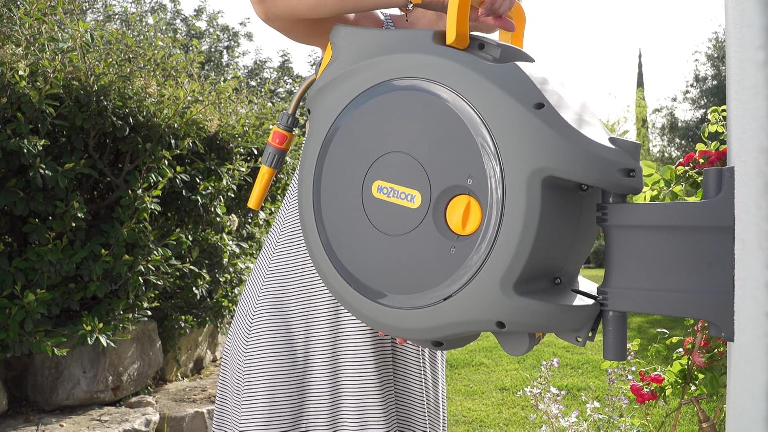 Hozelock Auto Reel 20m Wall-Mounted Hose Reel - Image 4