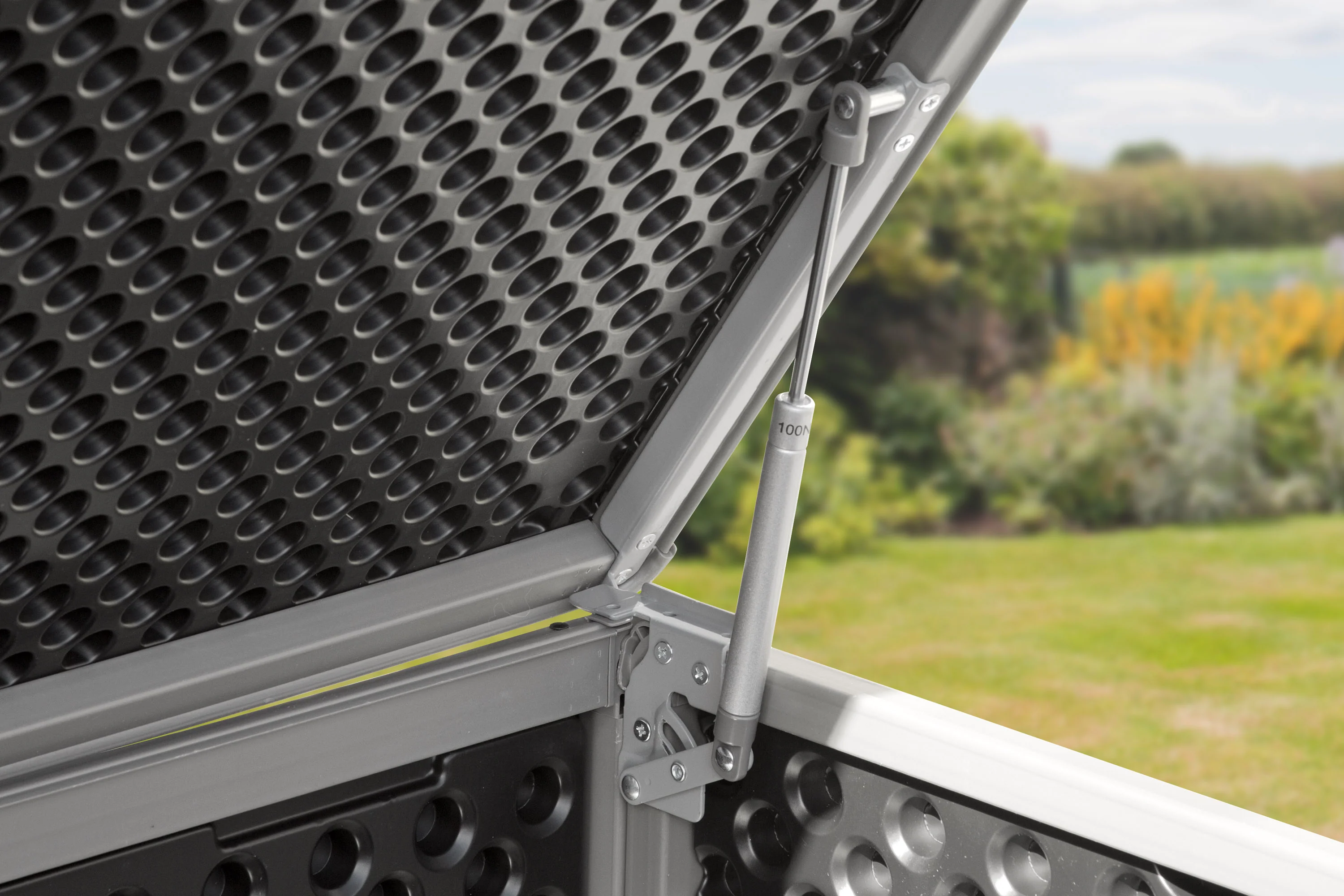 Huge Grey 830L Outdoor Storage Box - FAILED DELIVERY / TATTY BOX - Image 6