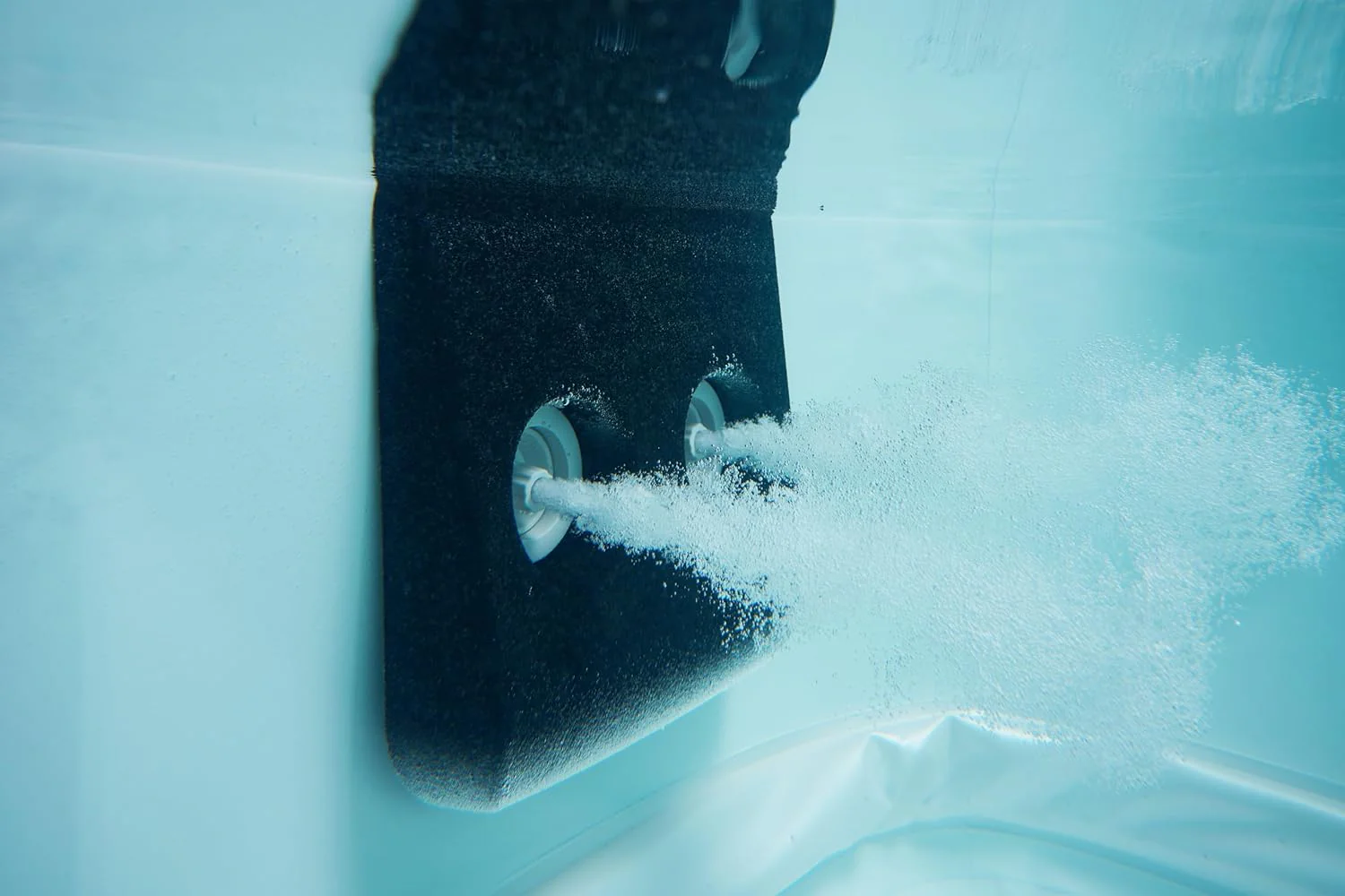 MSpa Oslo Hot Tub with Wi-Fi Control LED Lighting Hydrotherapy Jets and Cover - Image 3