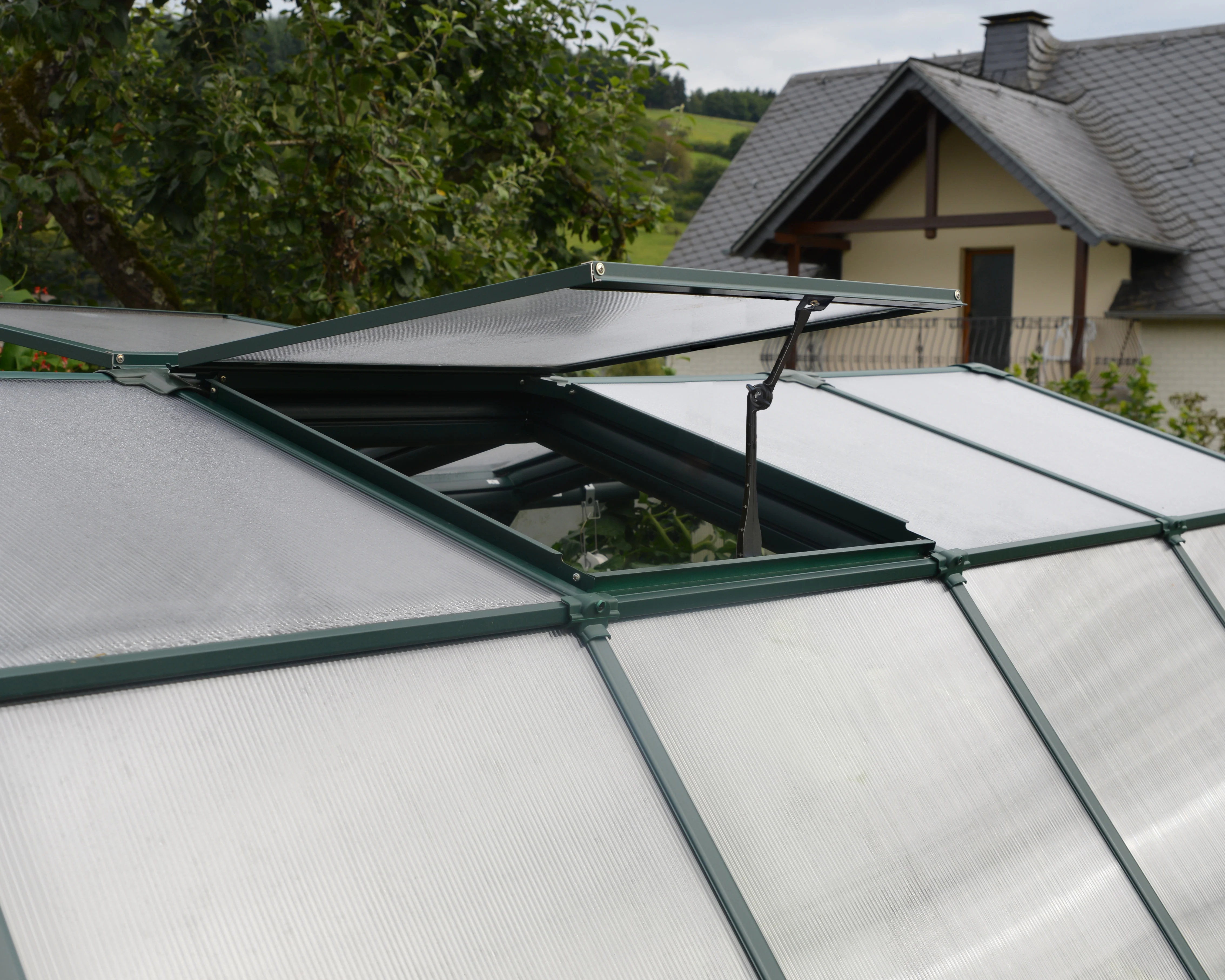 Hobby Gardener 8' x 12' Greenhouse - Green Frame & Twinwall Polycarbonate Panels - Image 9