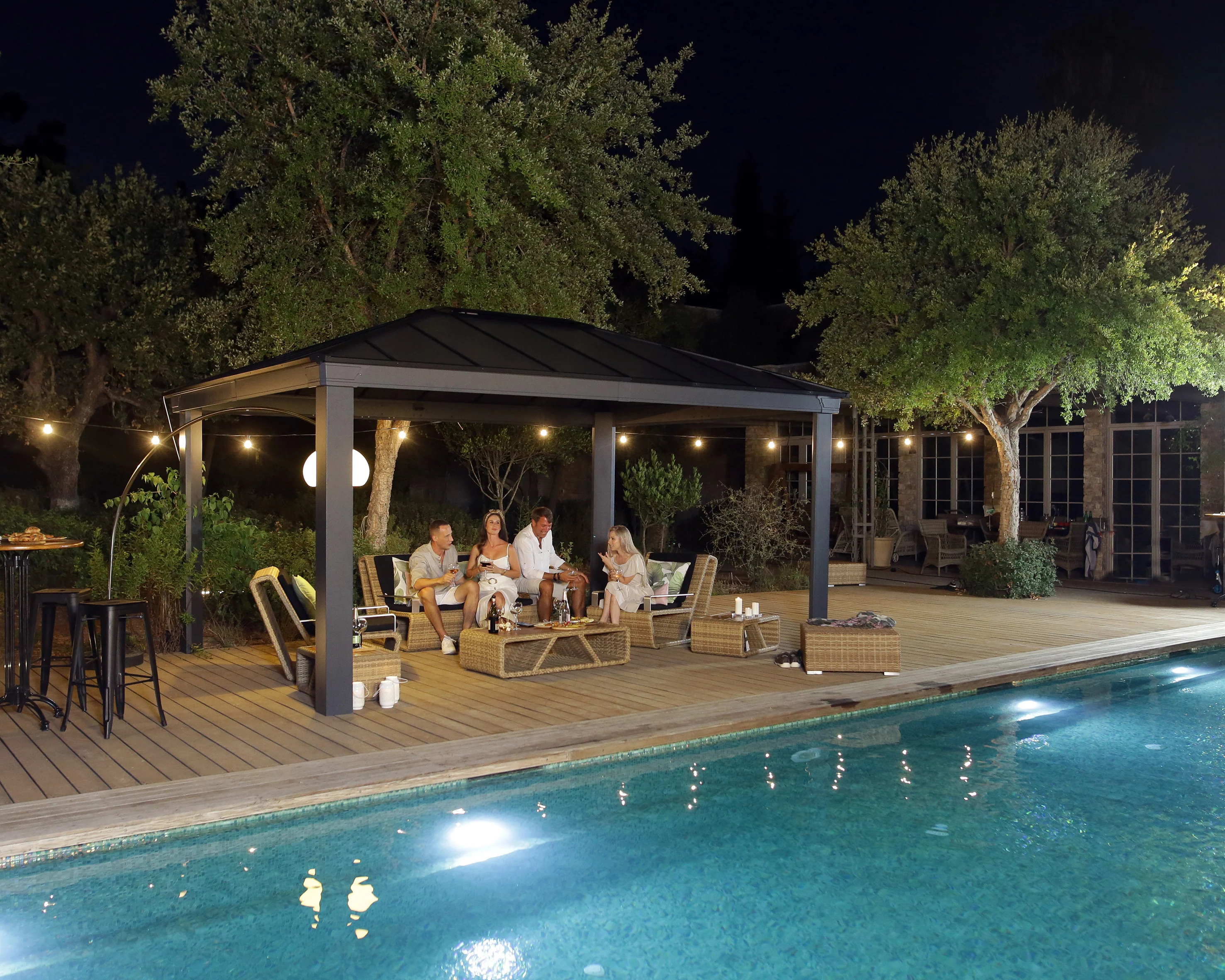 Dallas 3.6m x 5m Garden Gazebo in Grey Aluminium with Polycarbonate Roof - Image 6