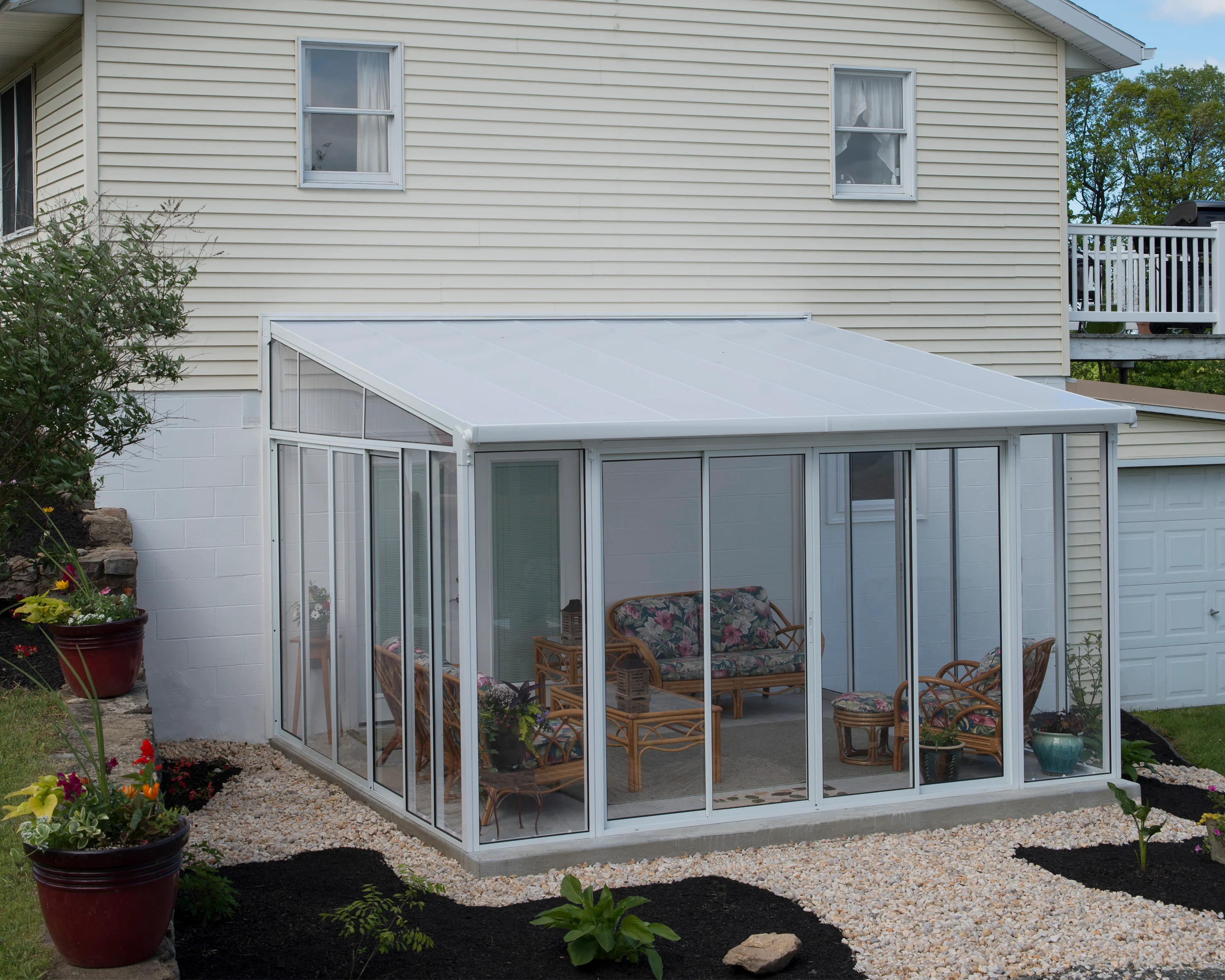 Sanremo 4m x 4m Lean to Conservatory - White Frames & White Polycarbonate - Image 5