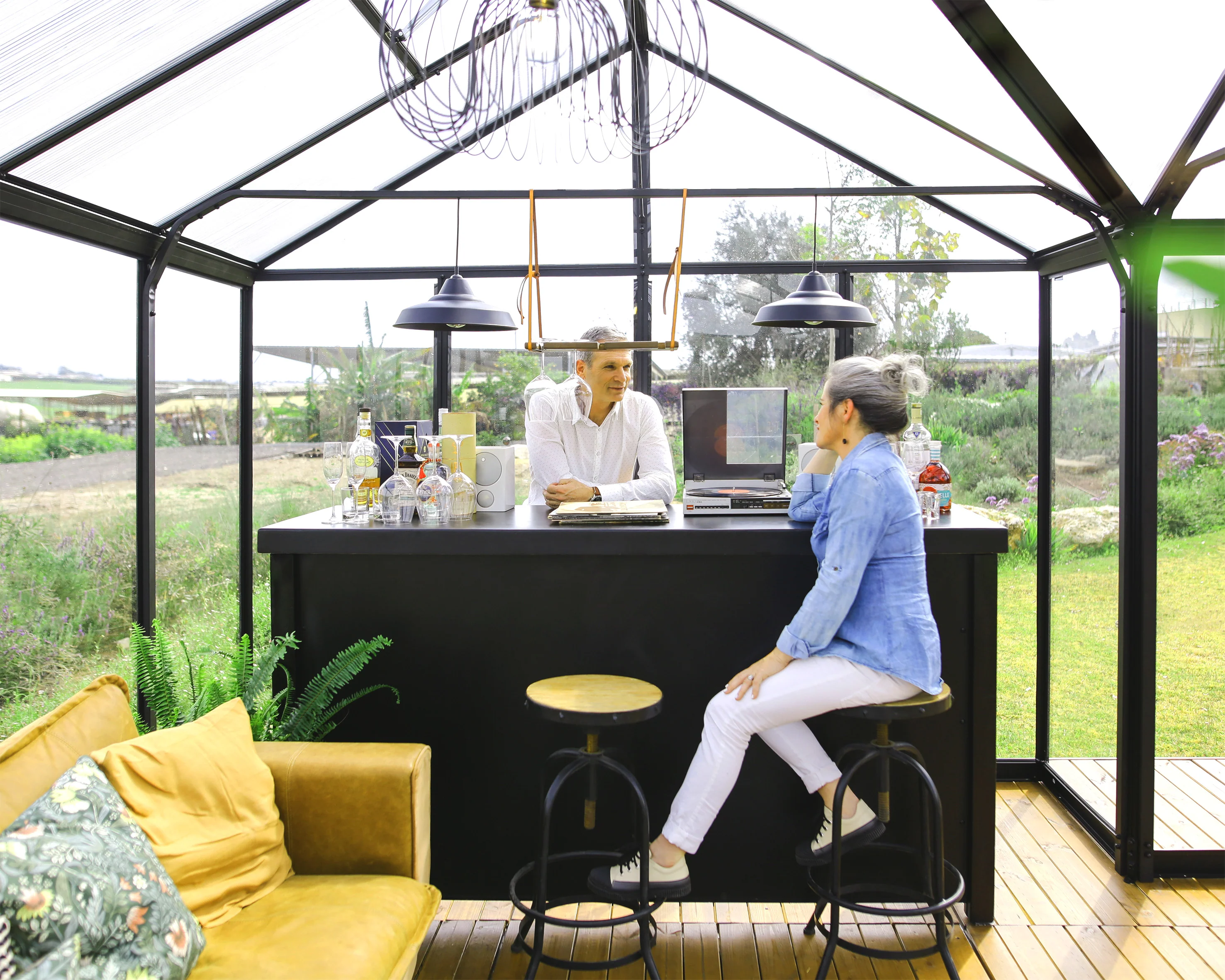 Triomphe 13' x 15' Greenhouse - Black Aluminium Frame & Clear Polycarbonate Panels - Image 14