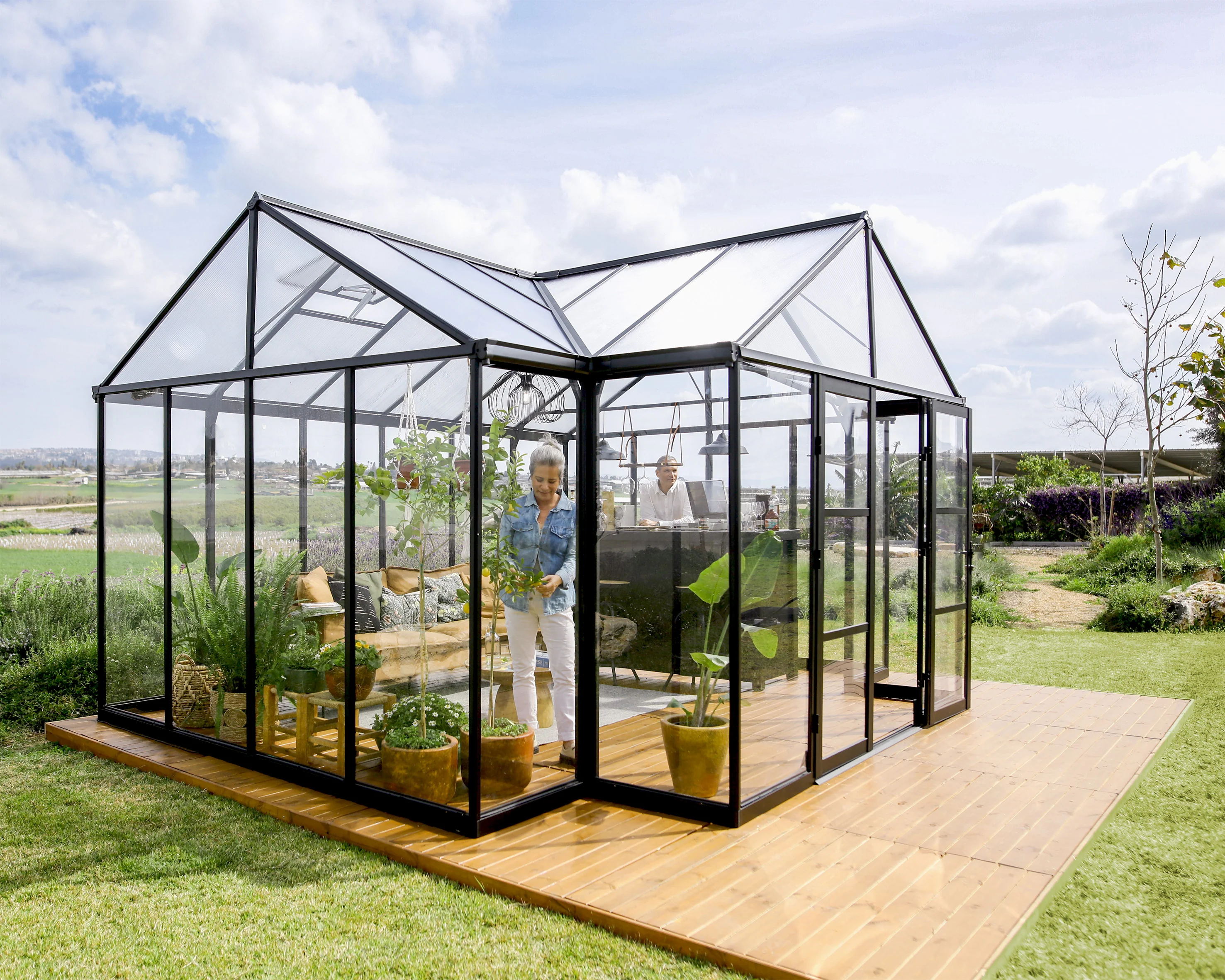 Triomphe 13' x 15' Greenhouse - Black Aluminium Frame & Clear Polycarbonate Panels - Image 25