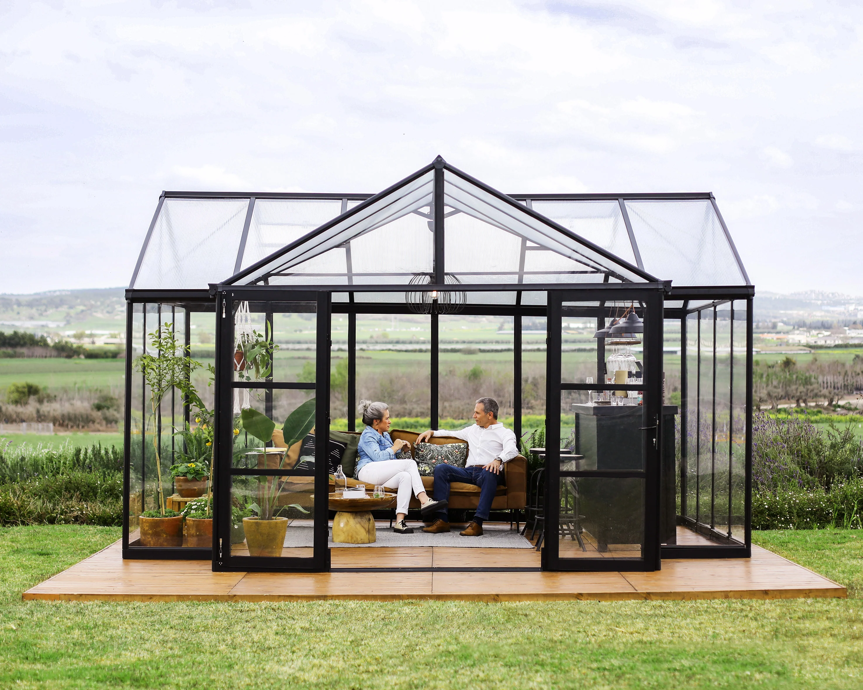 Triomphe 13' x 15' Greenhouse - Black Aluminium Frame & Clear Polycarbonate Panels - Image 4