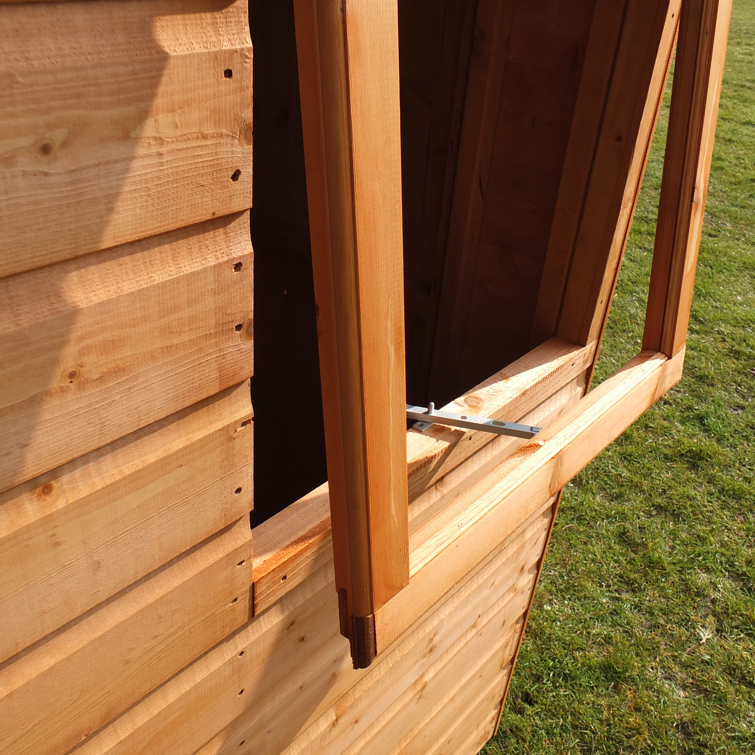 Shire Bute Shiplap Apex Double Door 4x6 Shed - Image 8