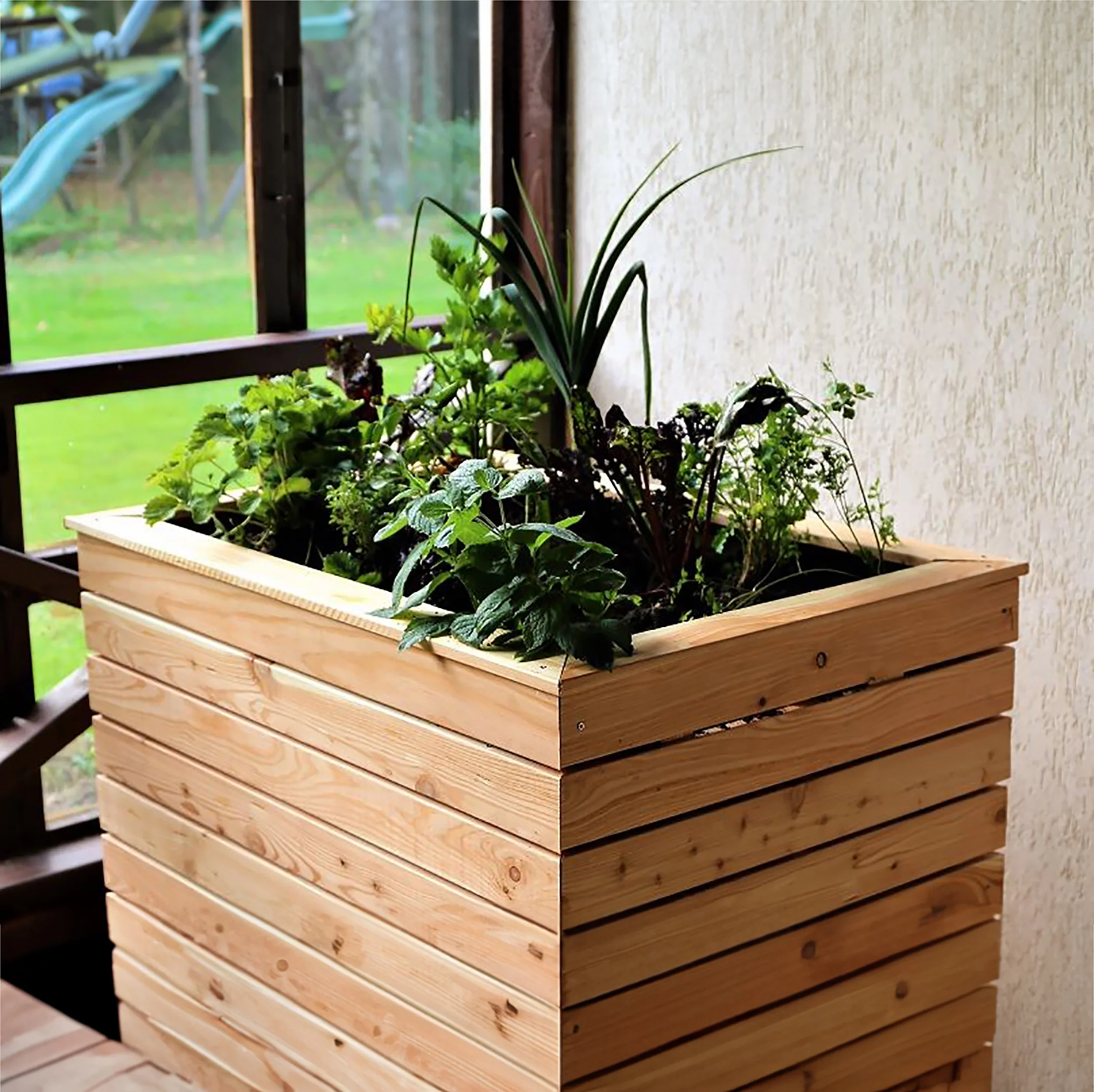Shire Irena Larch Planter - Image 4