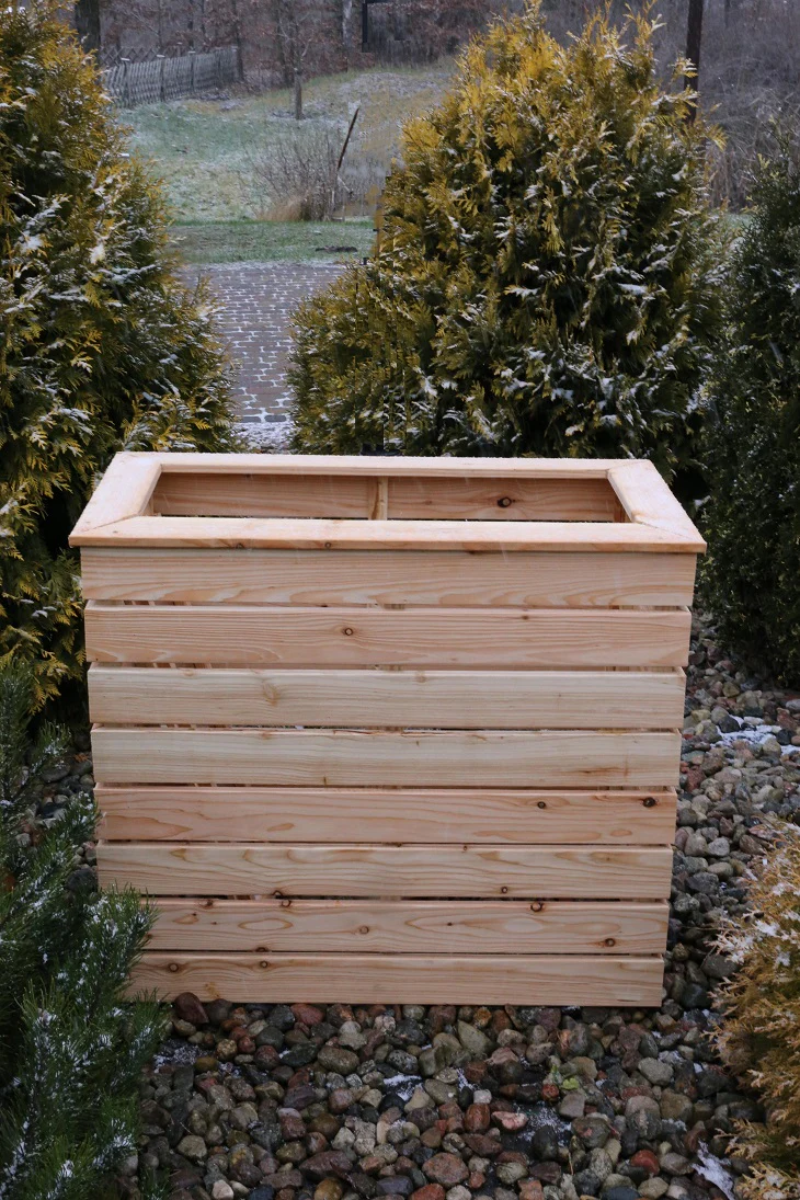Shire Pia Larch Planter - Image 6