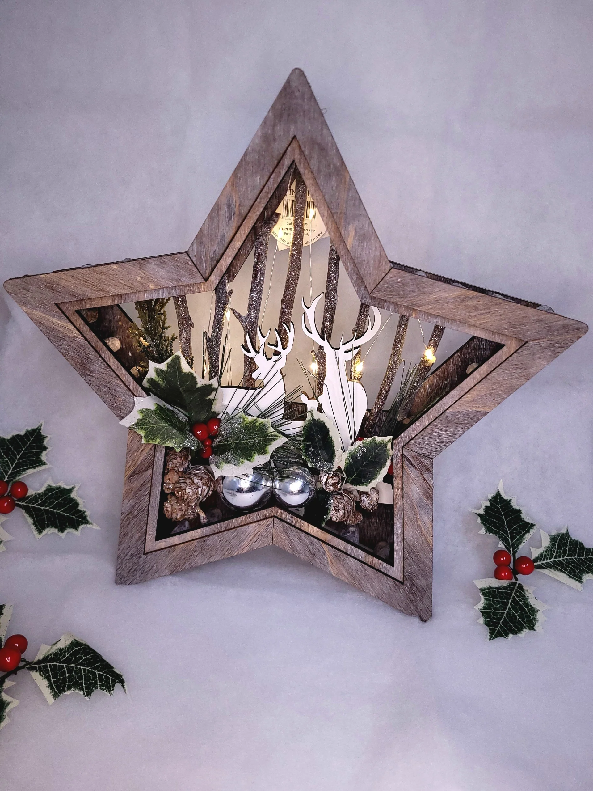 Wood Effect Star 32cm with Deer Scene and Warm White LEDs - Image 7